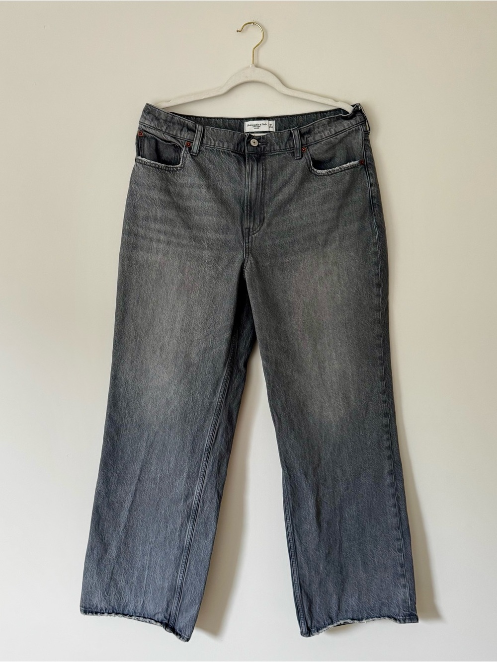Abercrombie & Fitch High Rise Loose Jeans, Grey Wash Denim – Size 31 - Picture 2 of 8